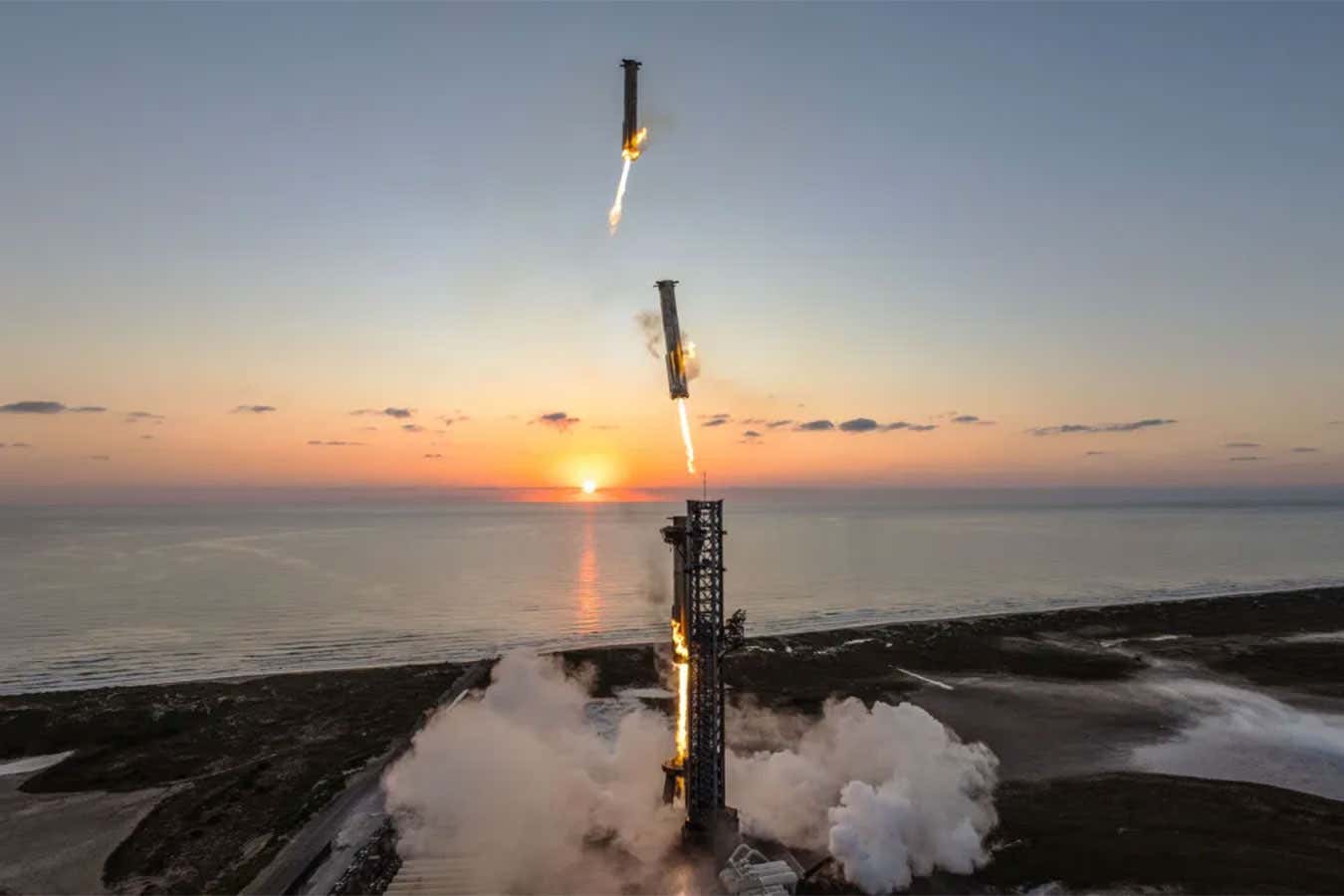 Timelapse shot of the Starship 'chopstick' landing